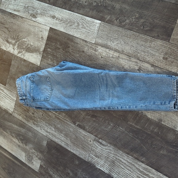 Mom Jeans - Picture 2 of 8